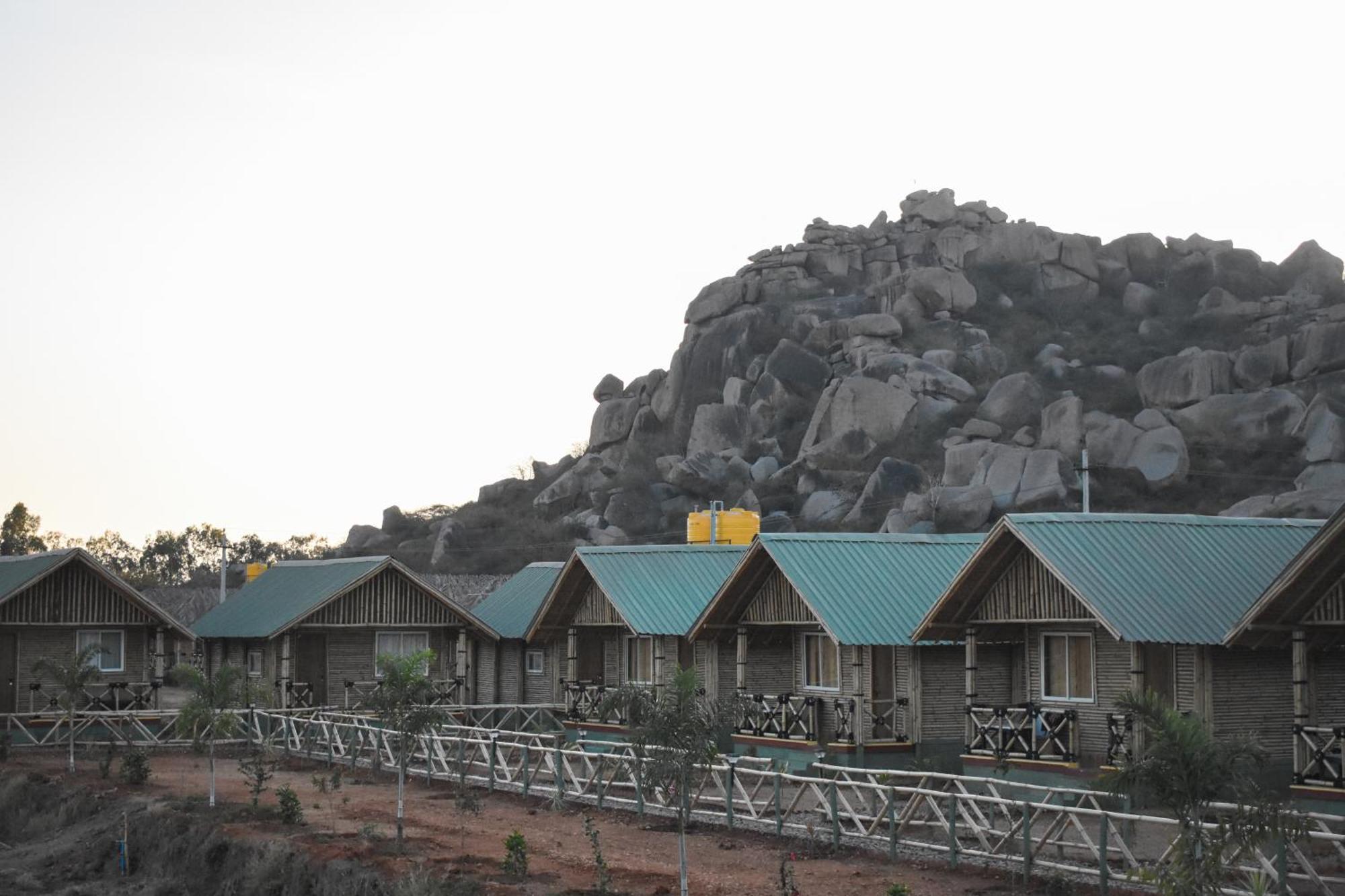 Mowgli'S Cafe Hampi & Guest House 外观 照片