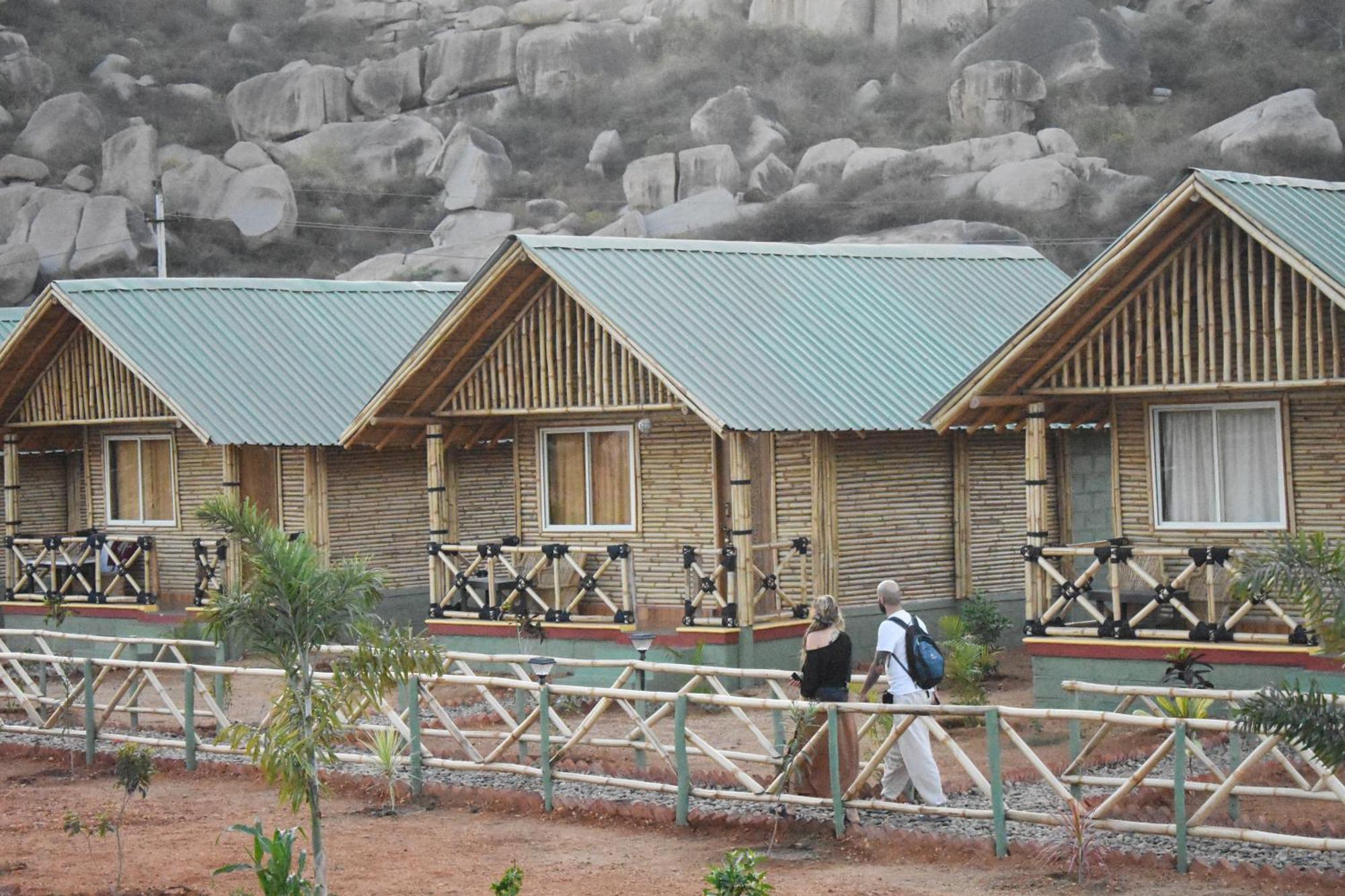 Mowgli'S Cafe Hampi & Guest House 外观 照片
