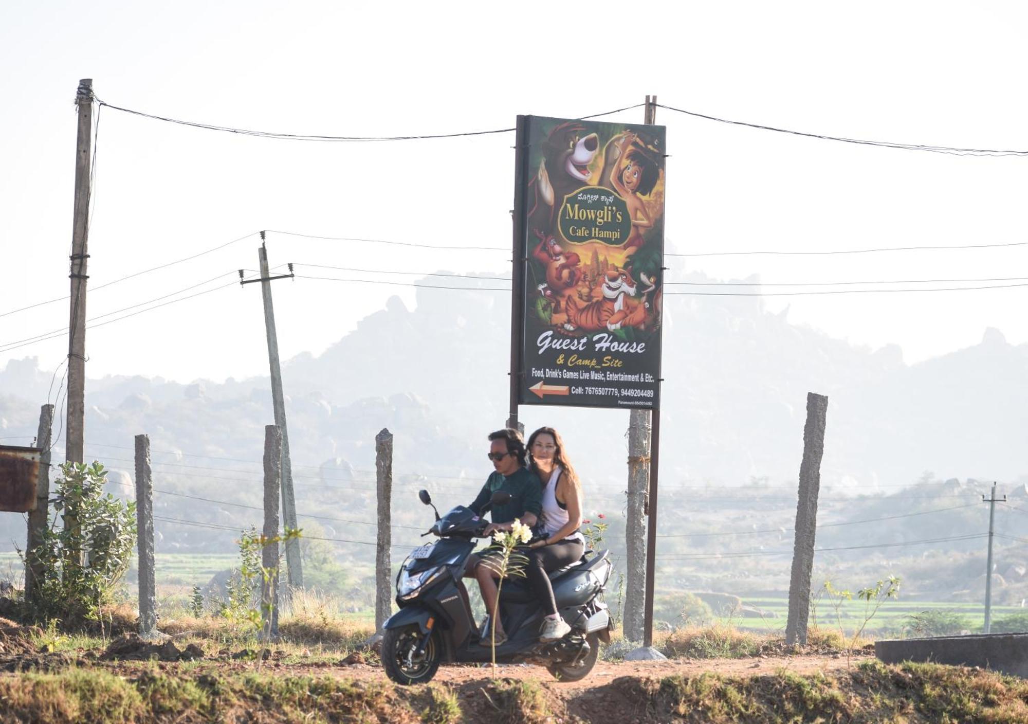 Mowgli'S Cafe Hampi & Guest House 外观 照片