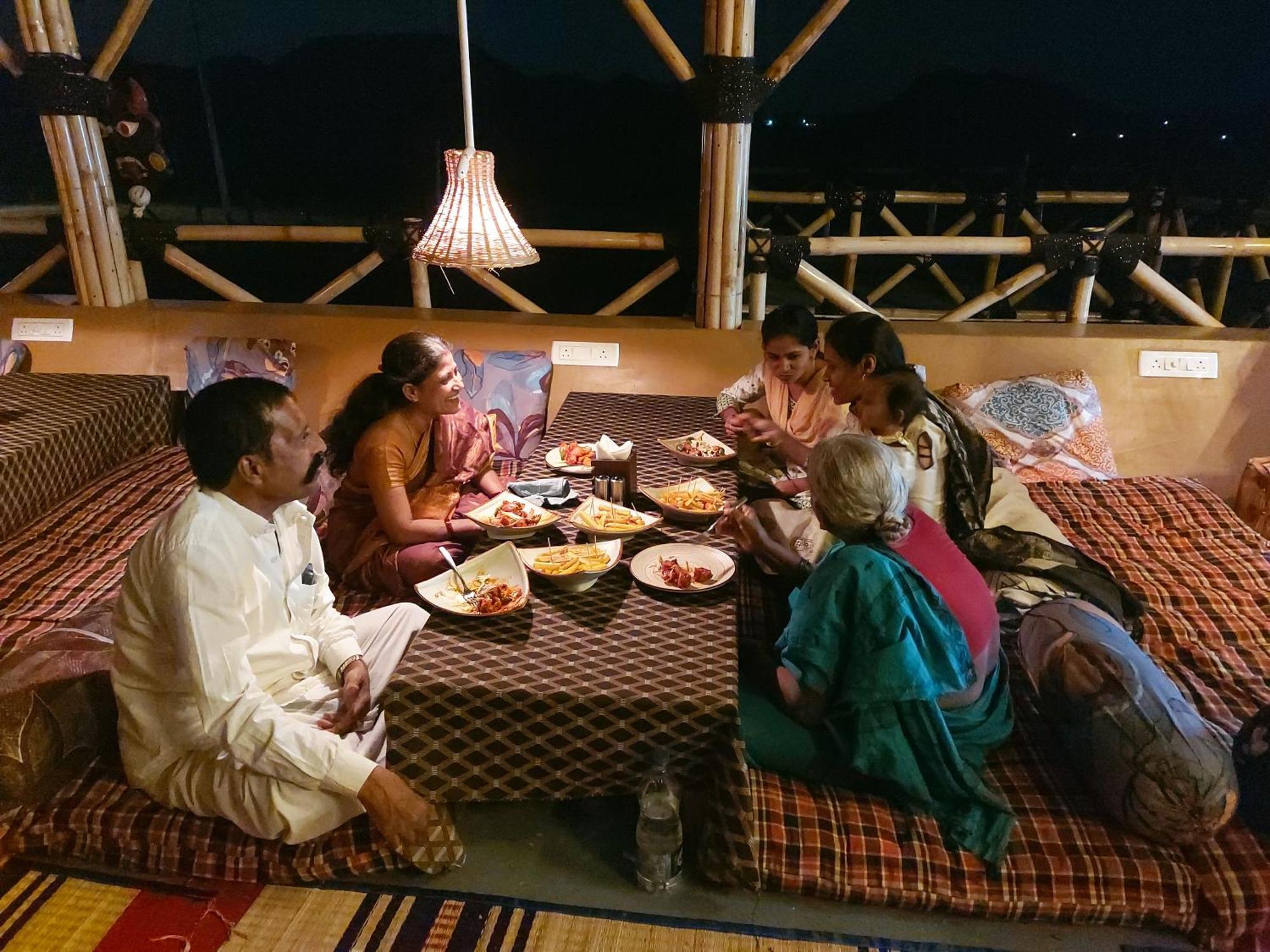 Mowgli'S Cafe Hampi & Guest House 外观 照片