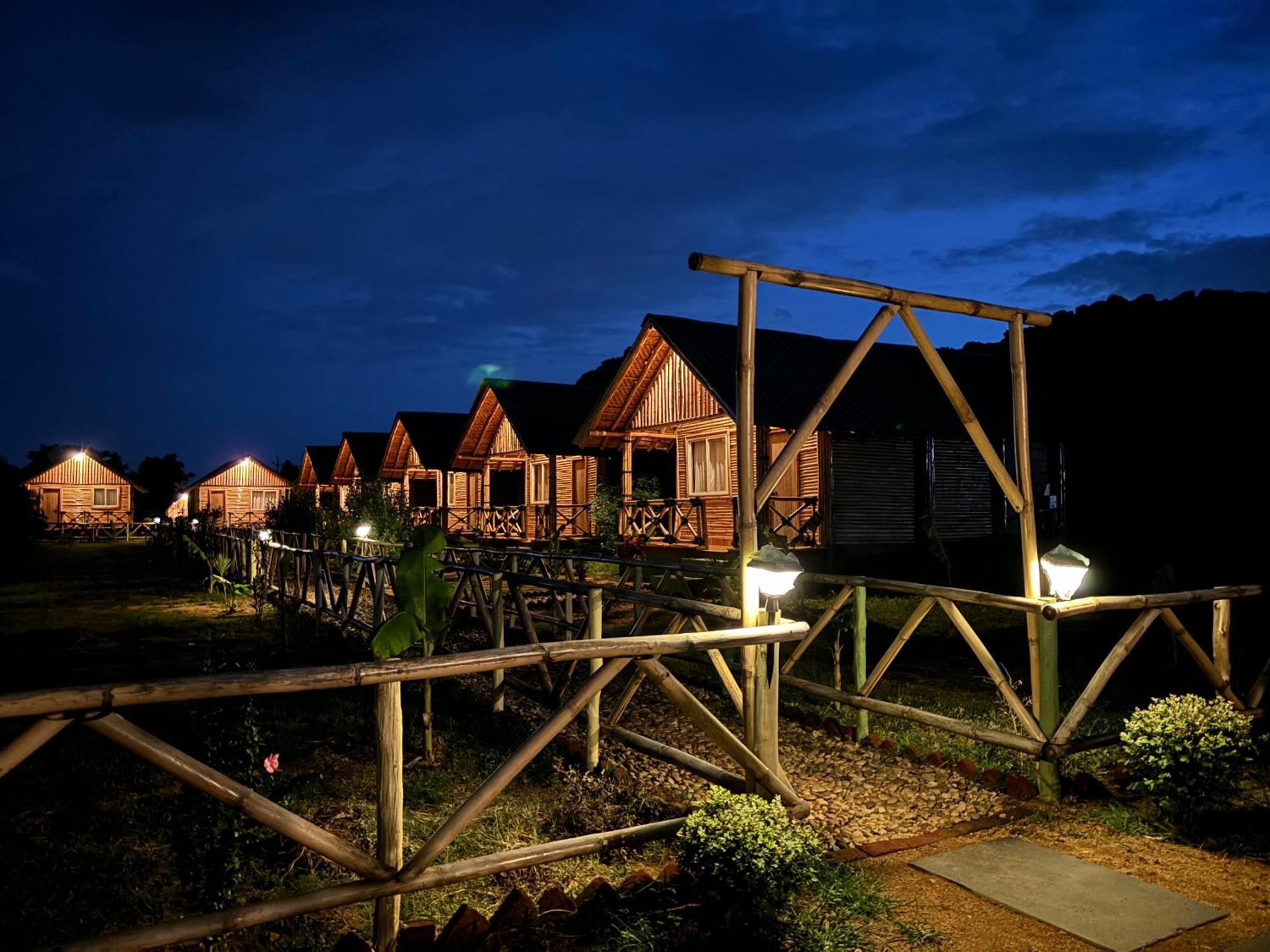 Mowgli'S Cafe Hampi & Guest House 外观 照片