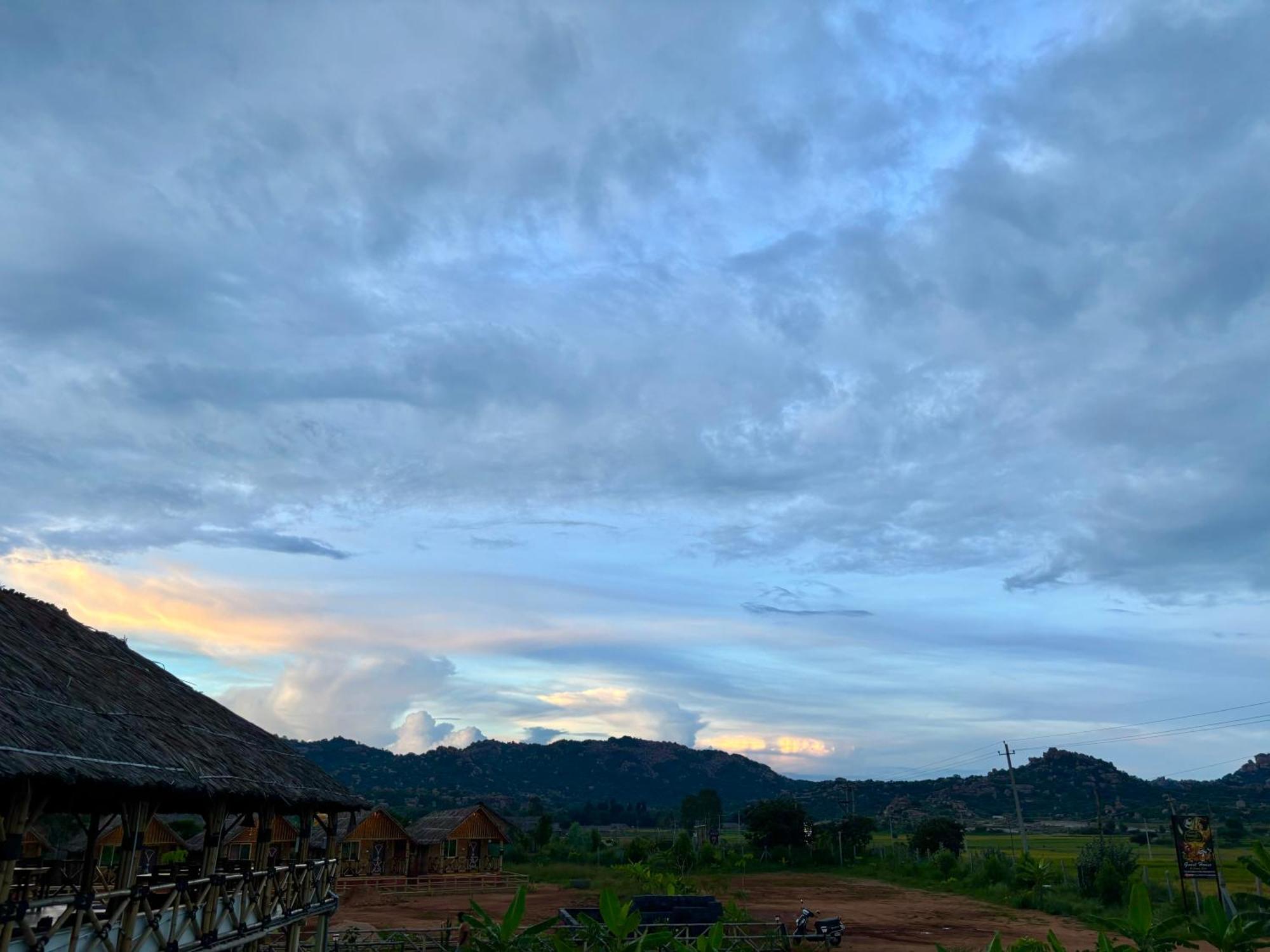 Mowgli'S Cafe Hampi & Guest House 外观 照片
