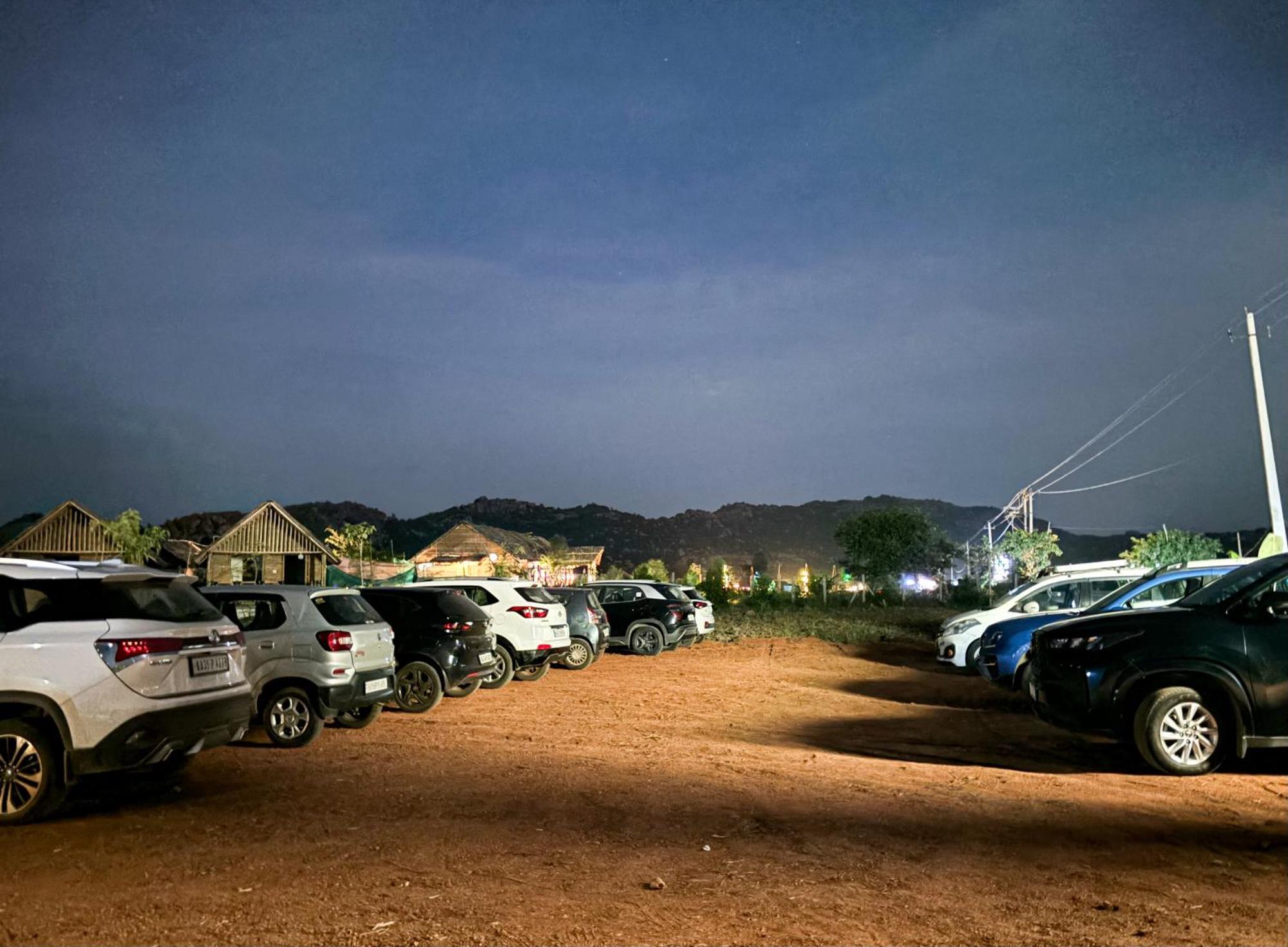 Mowgli'S Cafe Hampi & Guest House 外观 照片