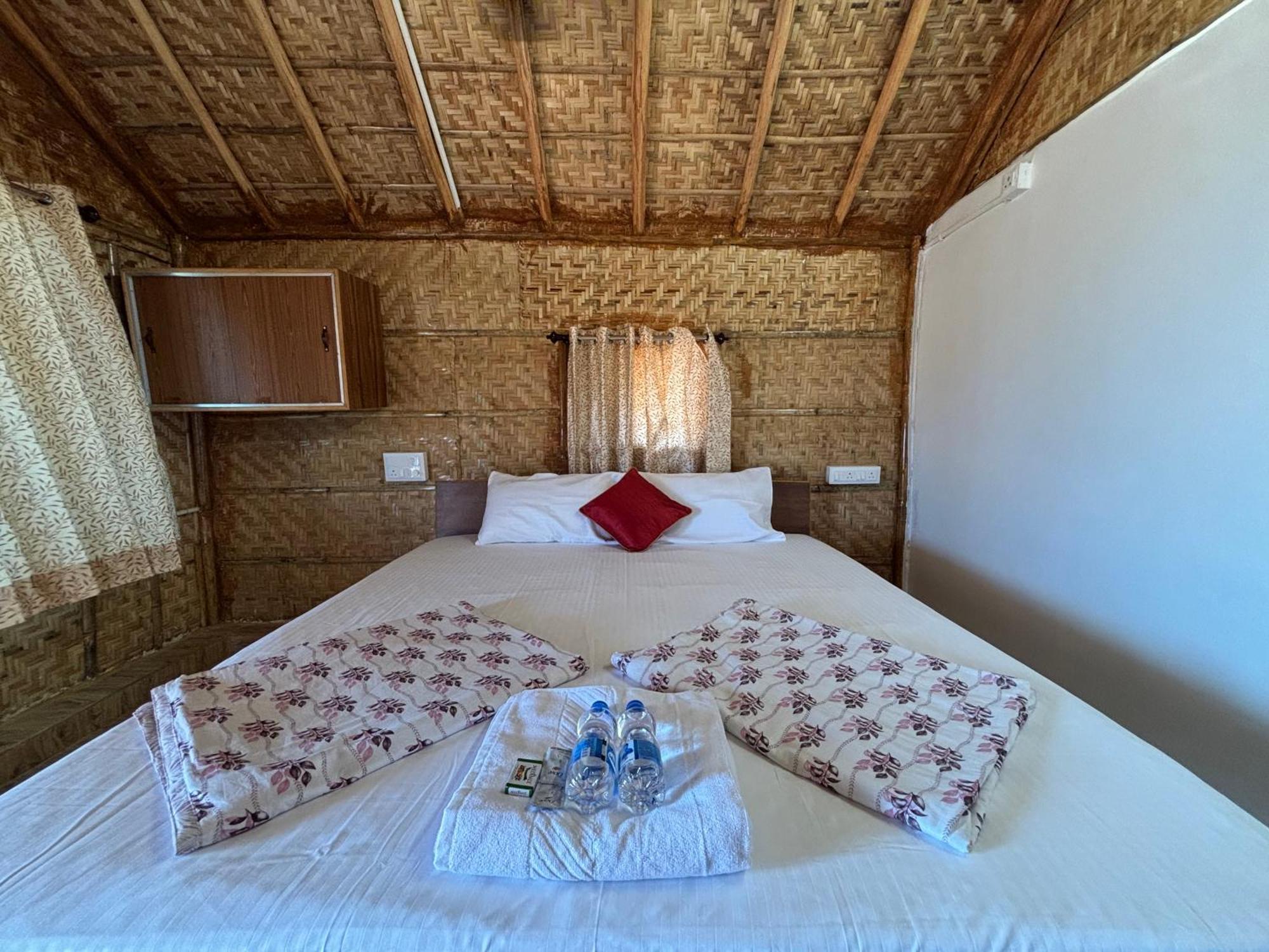 Mowgli'S Cafe Hampi & Guest House 外观 照片