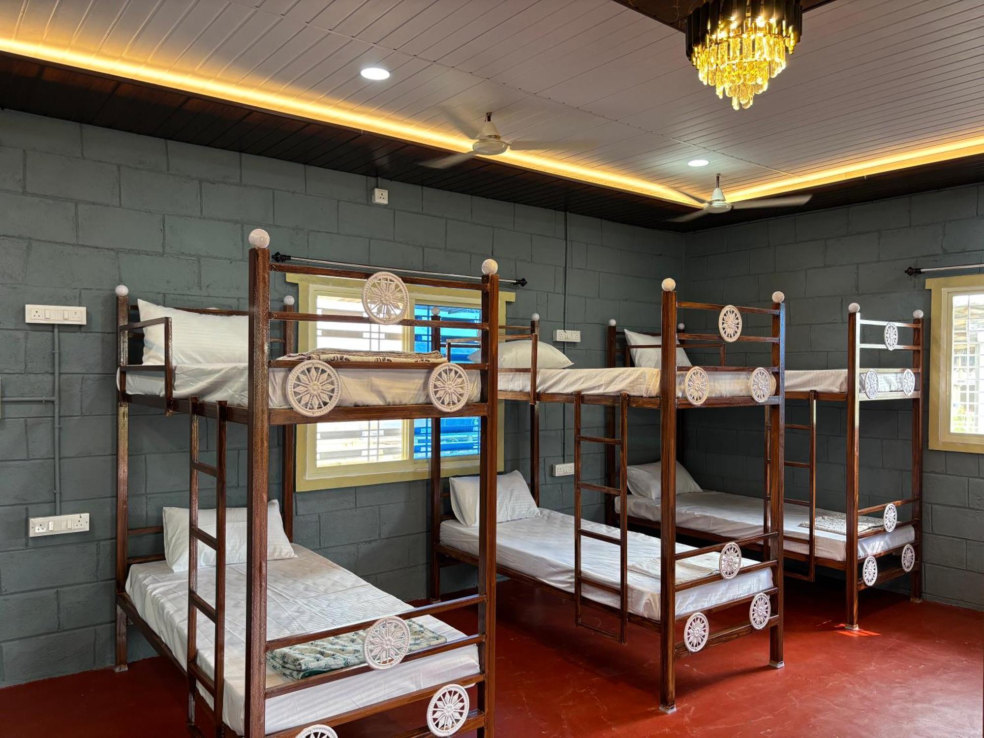 Mowgli'S Cafe Hampi & Guest House 外观 照片