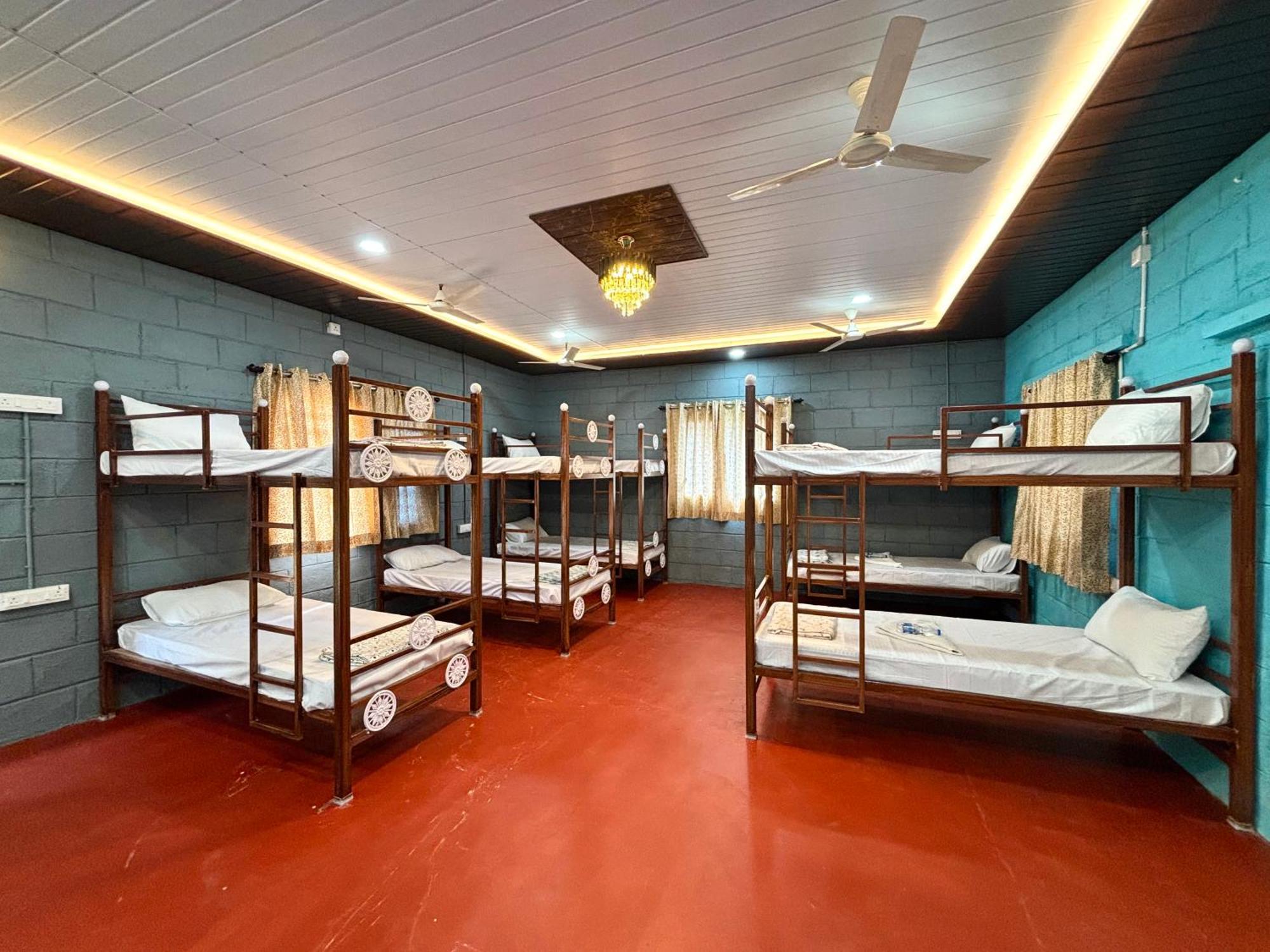 Mowgli'S Cafe Hampi & Guest House 外观 照片