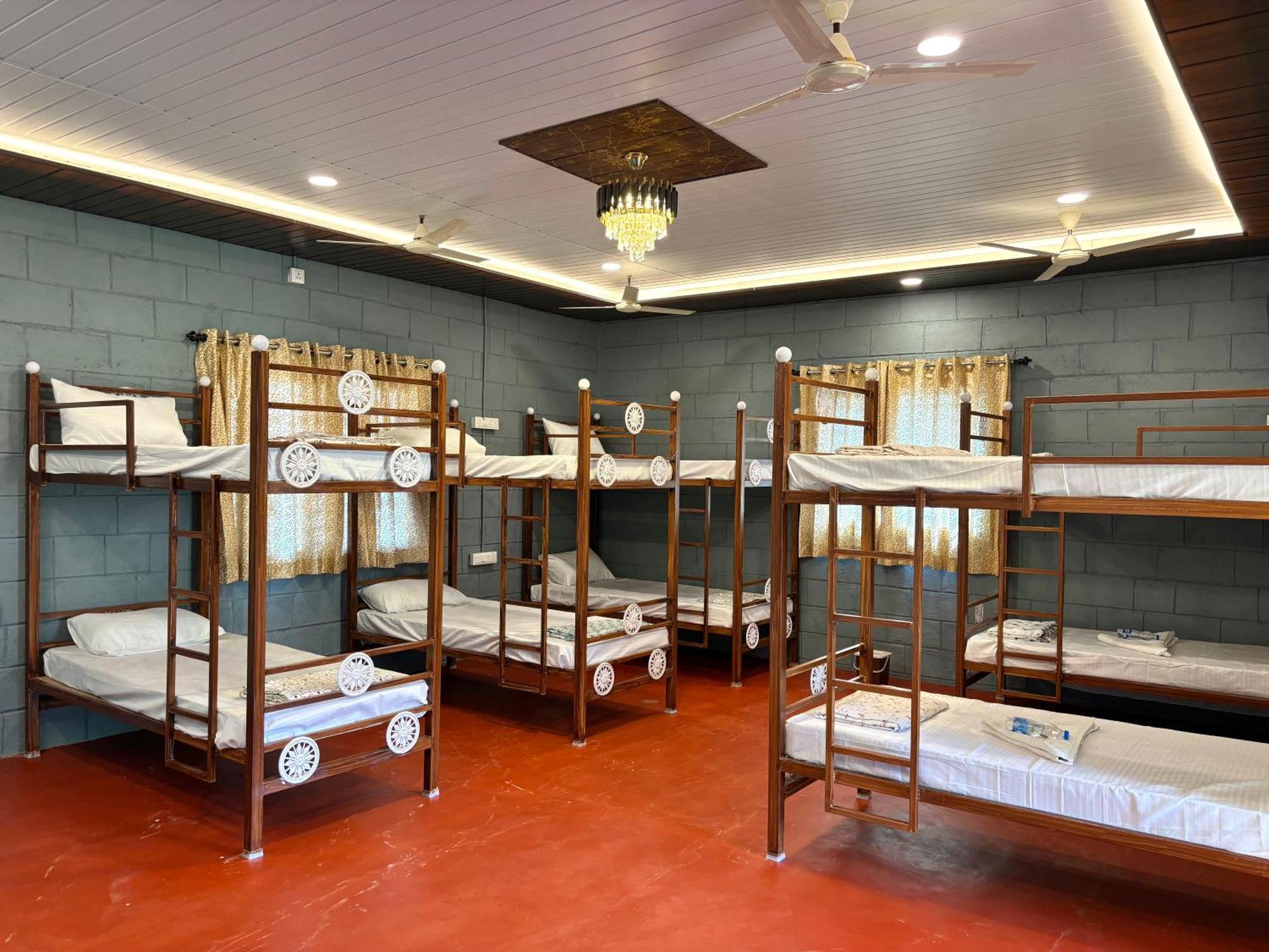 Mowgli'S Cafe Hampi & Guest House 外观 照片