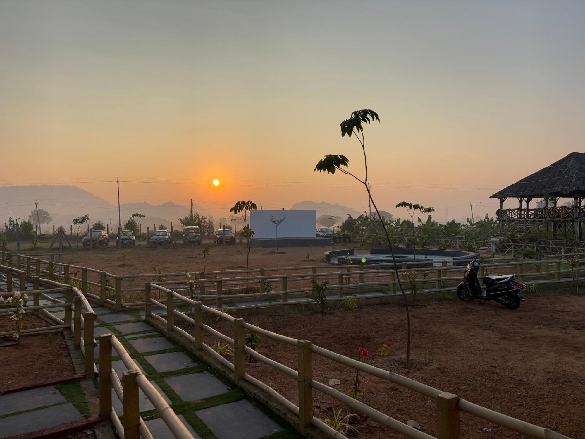 Mowgli'S Cafe Hampi & Guest House 外观 照片