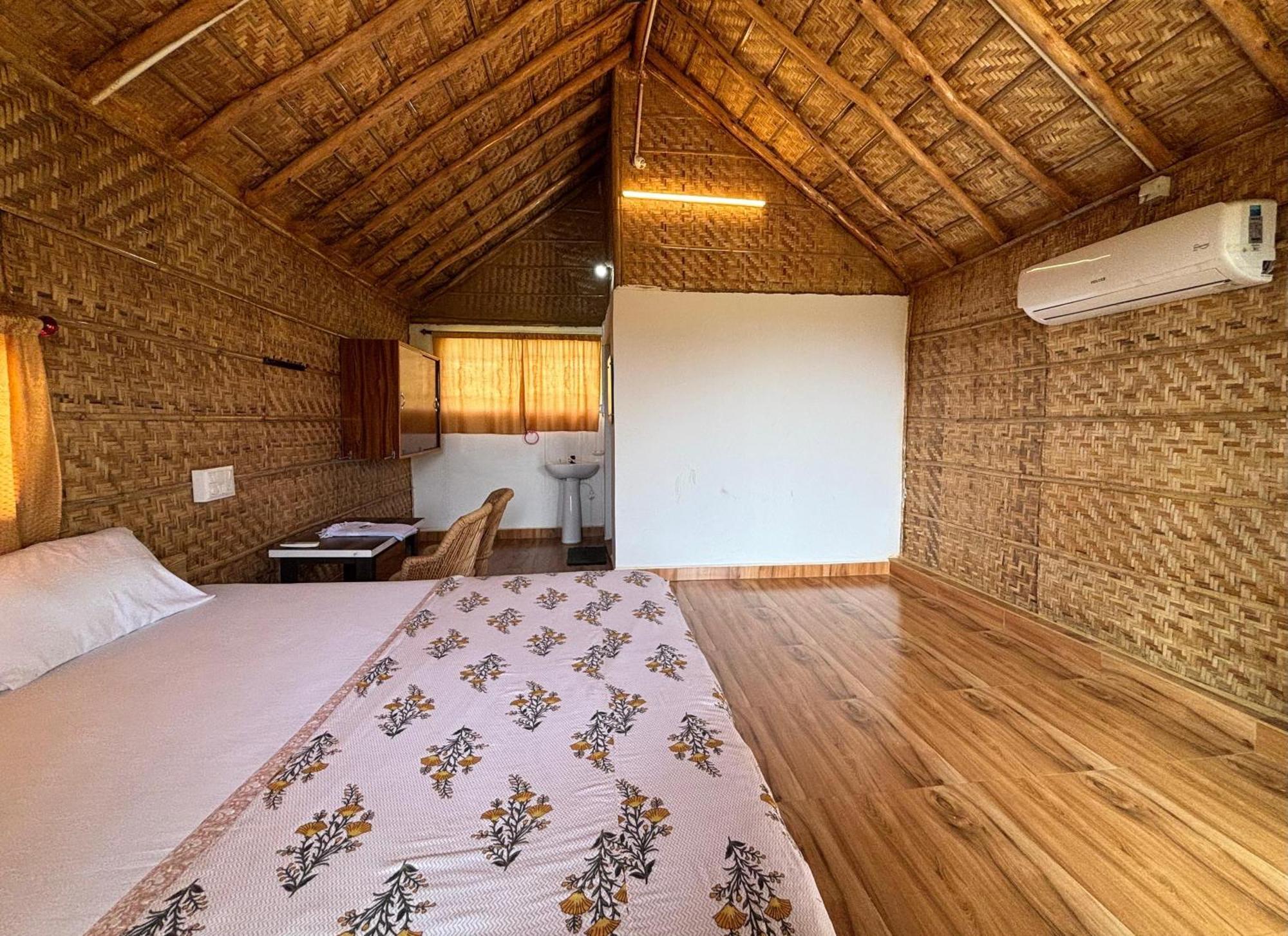 Mowgli'S Cafe Hampi & Guest House 外观 照片